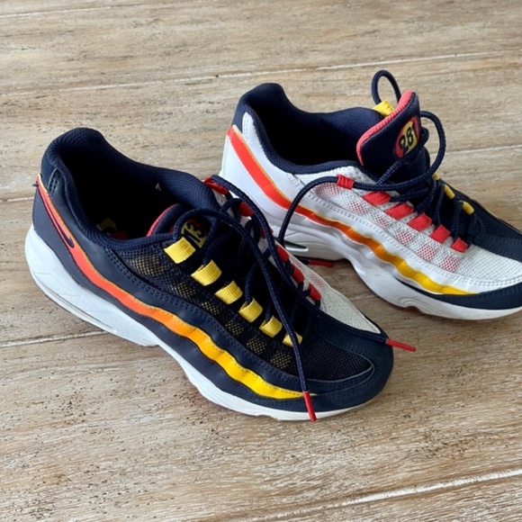 Exclusive Nike Air Max 95 (GS) X Foot Locker X Dallas Keuchel "Home" & "Away" - Picture 8 of 9